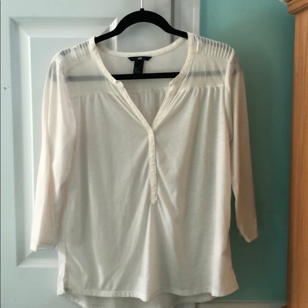 H&M 3/4 sleeve off-white top.